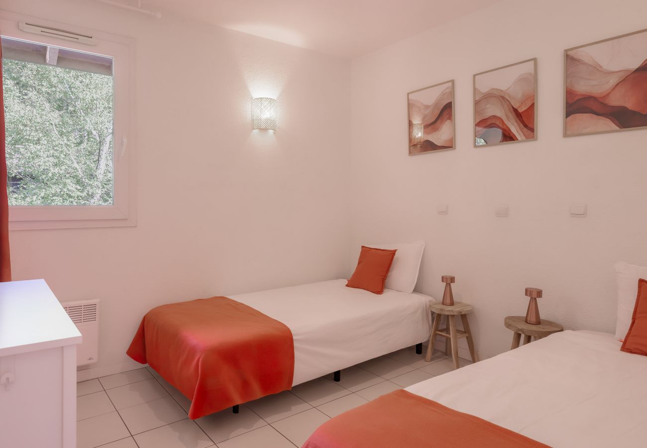 Ferienhaus in Lacanau - 🌿 Renoviertes Haus mit Pool & Terrasse im Kiefernwald – Marina Talaris, Lacanau 🦩