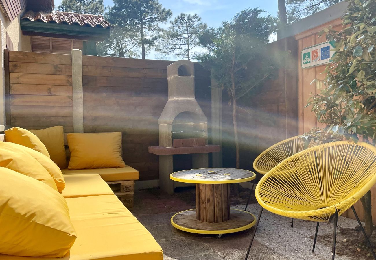 Doppelhaushälfte in Lacanau - Kleines Haus mit privatem Garten & Pool