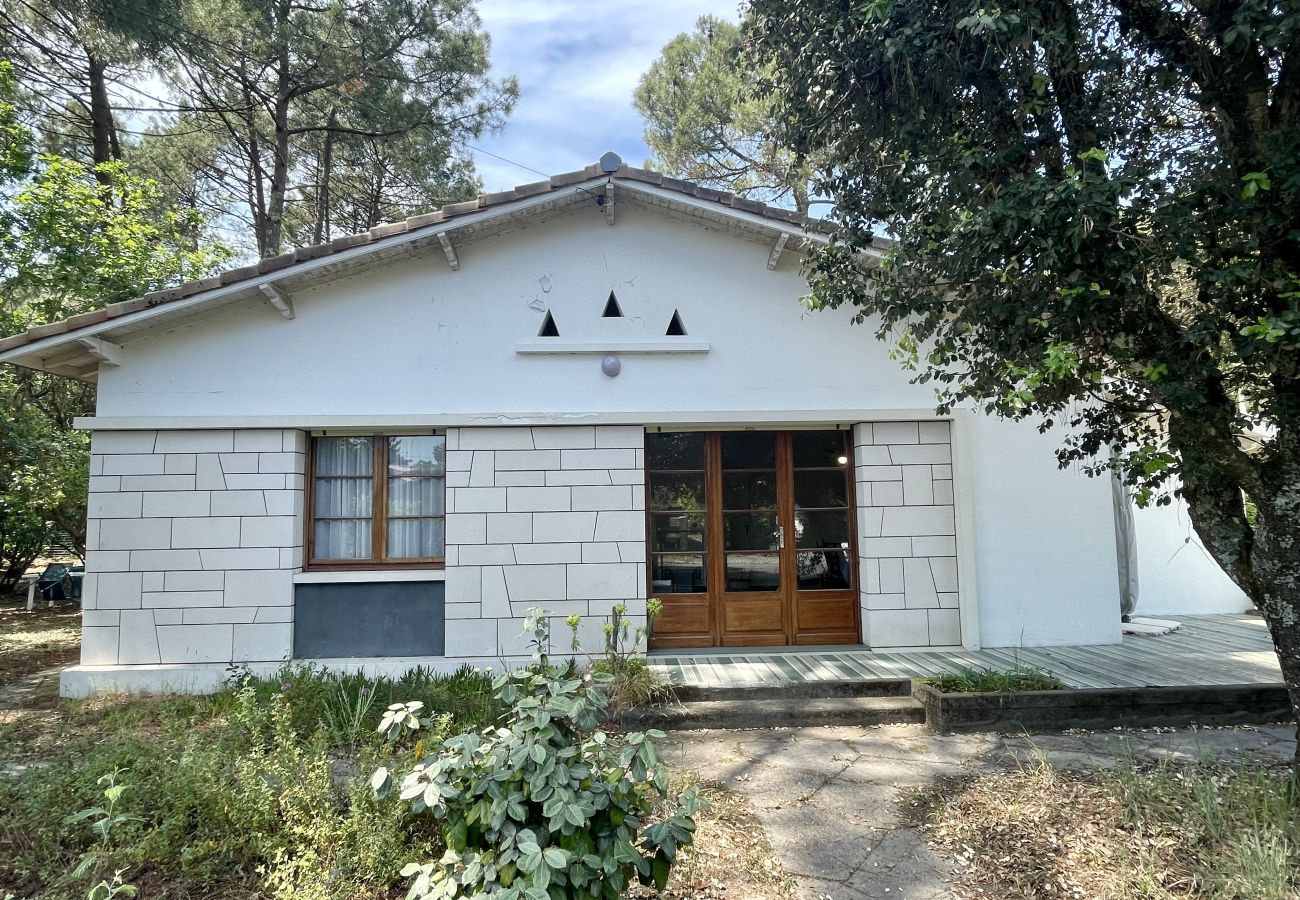 Ferienhaus in Lacanau - Familienhaus mit großem Garten inmitten der Kiefern
