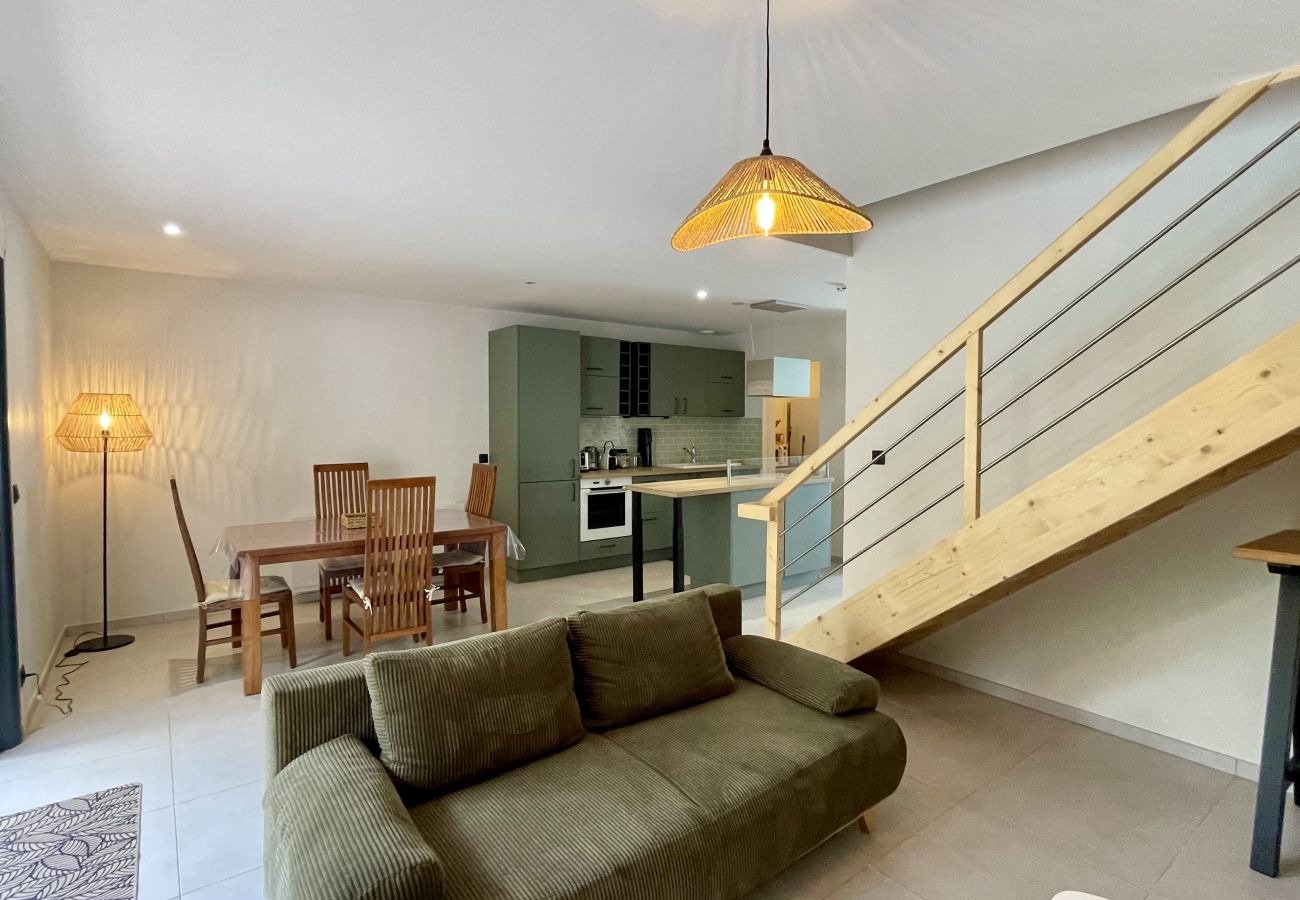 Ferienhaus in Lacanau - Modernes Holzhaus mit Pool & direktem Zugang zum Wald
