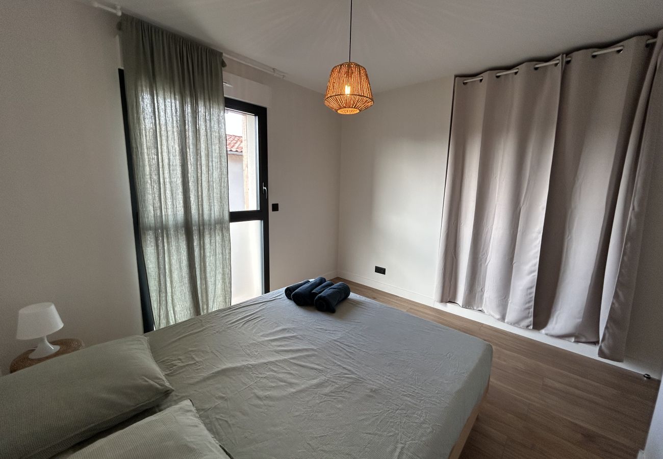 Ferienhaus in Lacanau - Modernes Holzhaus mit Pool & direktem Zugang zum Wald