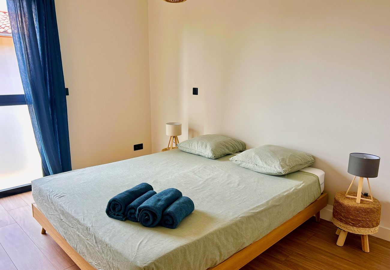 Ferienhaus in Lacanau - Modernes Holzhaus mit Pool & direktem Zugang zum Wald