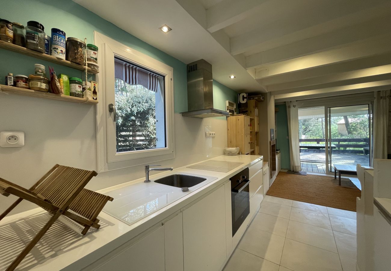 Huis in Lacanau - Maison au milieu des pins entre golf et océan 