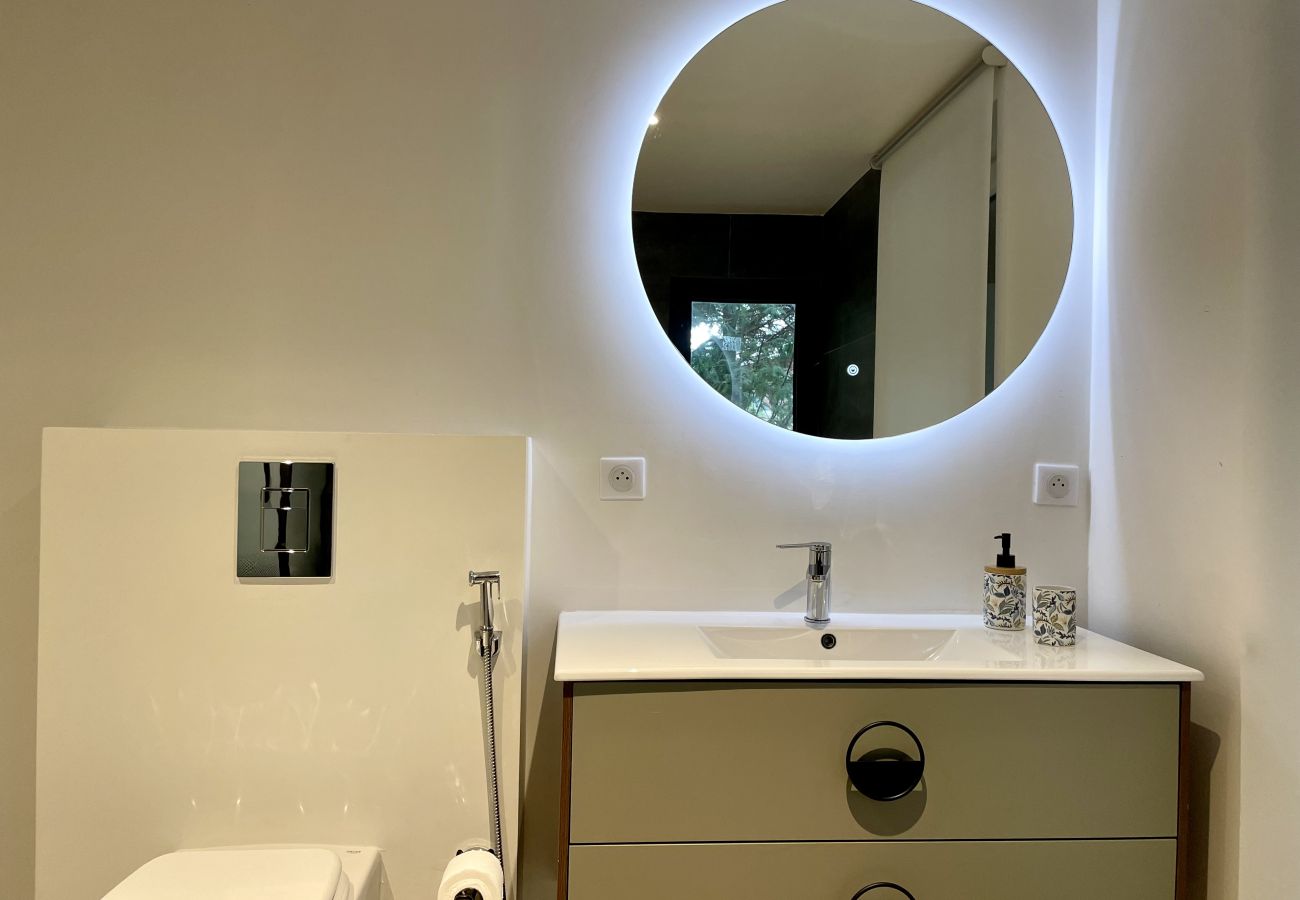 Villa in Lacanau - Splendide Villa Avec Piscine Surplombant La Pinède 