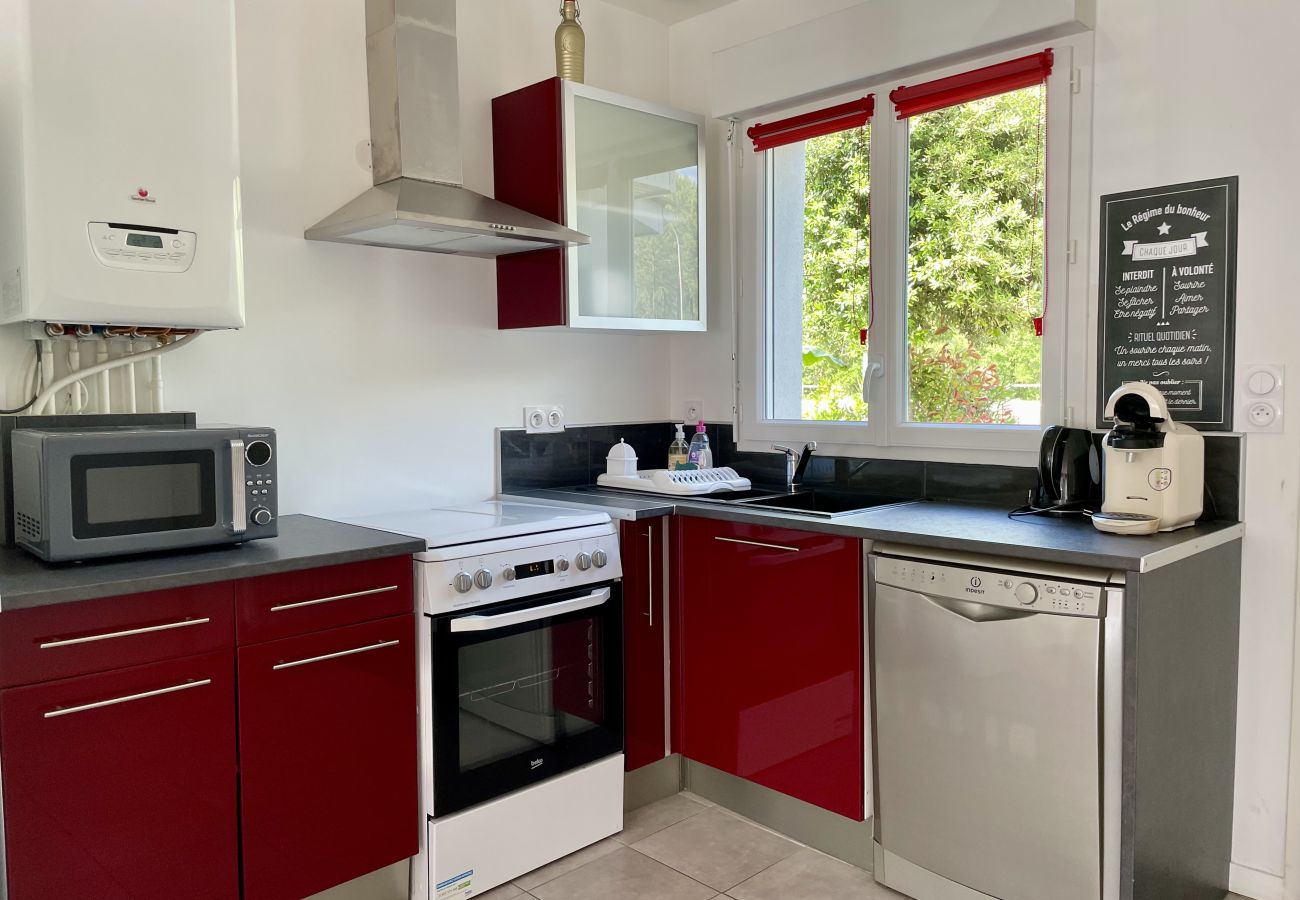 Huis in Lacanau - Maison familiale à proximité du lac 