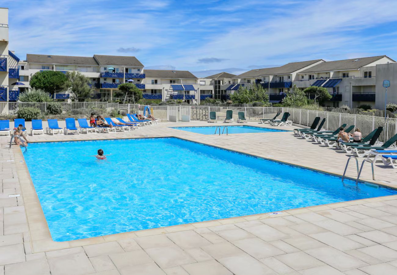 Condominium in Lacanau - Appartement sur pinède à l'océan 