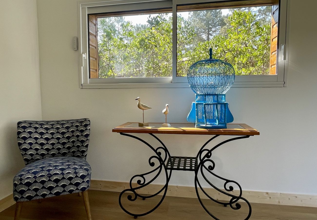 Chalet in Lacanau - Petite maison au milieu des pins 