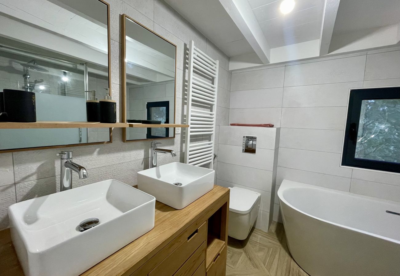 Villa in Lacanau - Splendid Villa With Swimming Pool Overlooking The Pine Forest