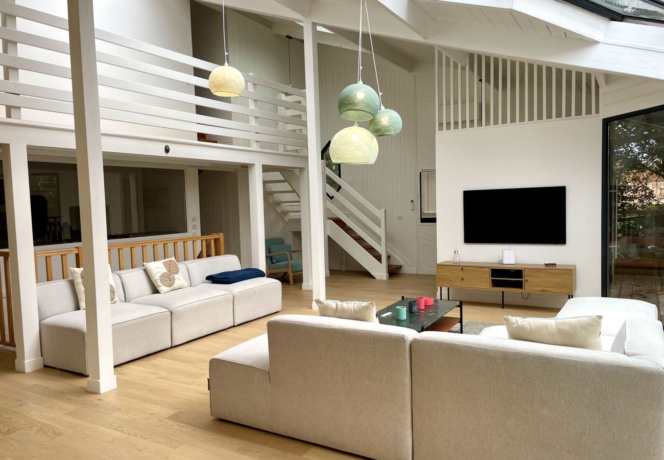 Villa in Lacanau - Splendid Villa With Swimming Pool Overlooking The Pine Forest