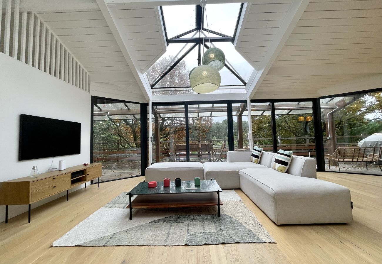 Villa in Lacanau - Splendid Villa With Swimming Pool Overlooking The Pine Forest