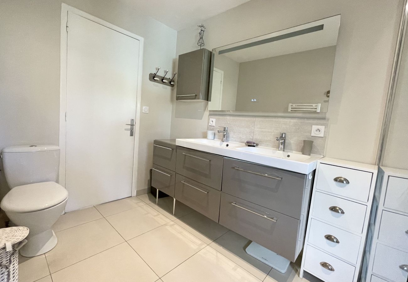 House in Lacanau - Spacious family home a stone's throw from the ocean