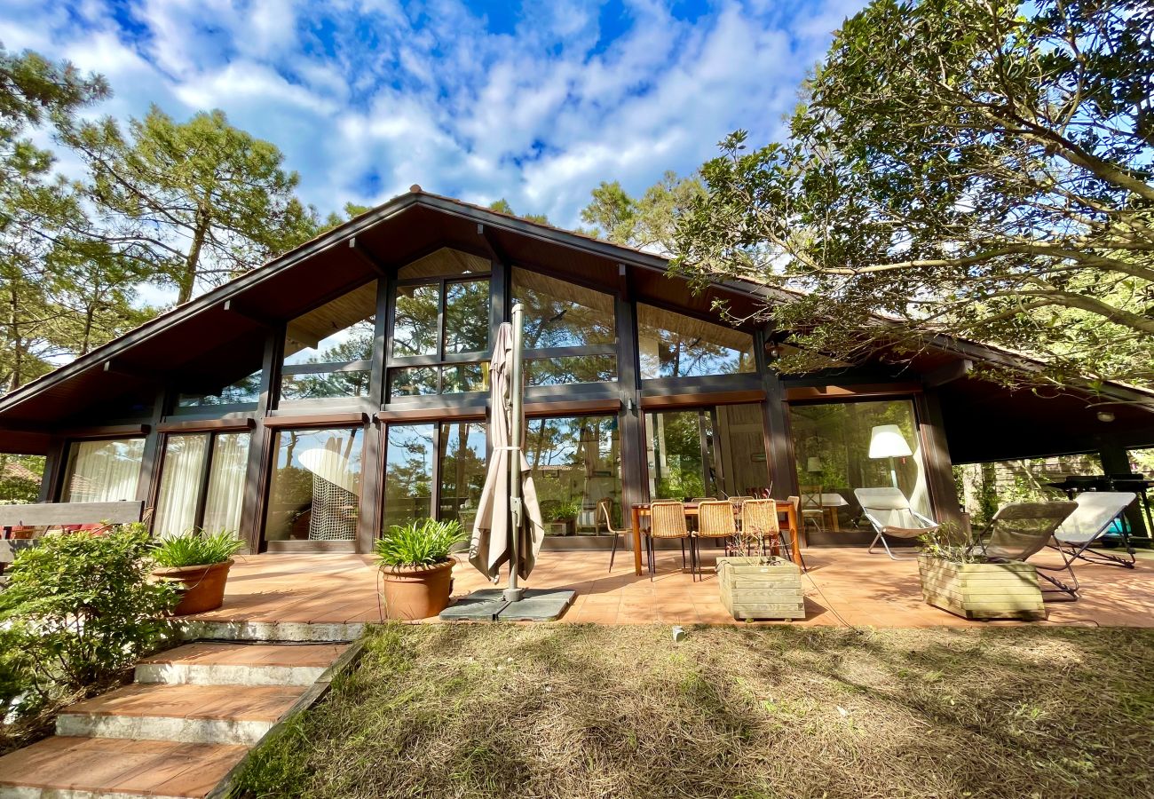House in Lacanau - Spacious family home a stone's throw from the ocean