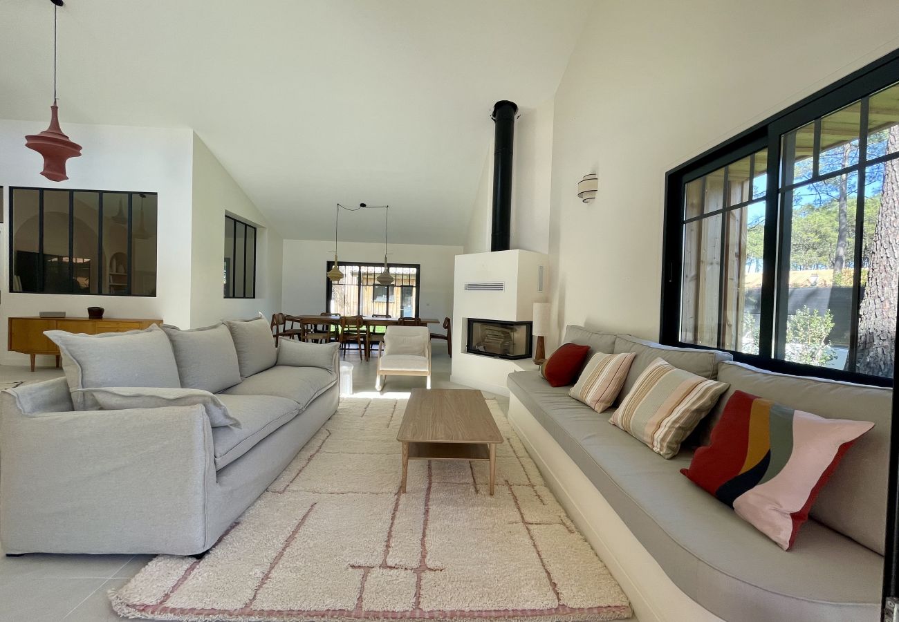 Villa in Lacanau - 🌲 Exceptional villa with pool & forest view 🏡