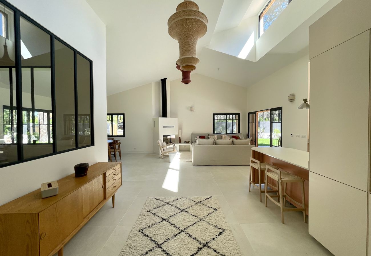 Villa in Lacanau - 🌲 Exceptional villa with pool & forest view 🏡