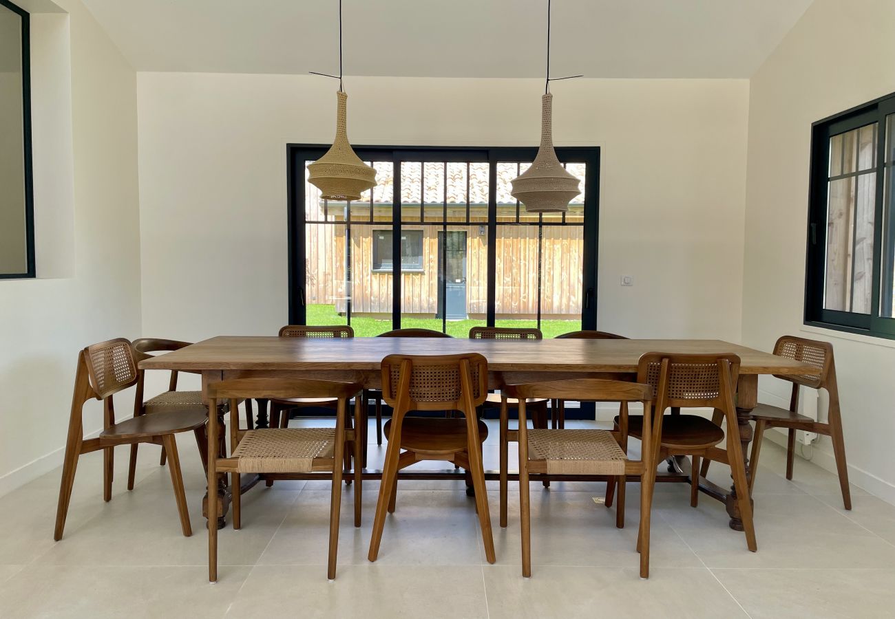 Villa in Lacanau - 🌲 Exceptional villa with pool & forest view 🏡