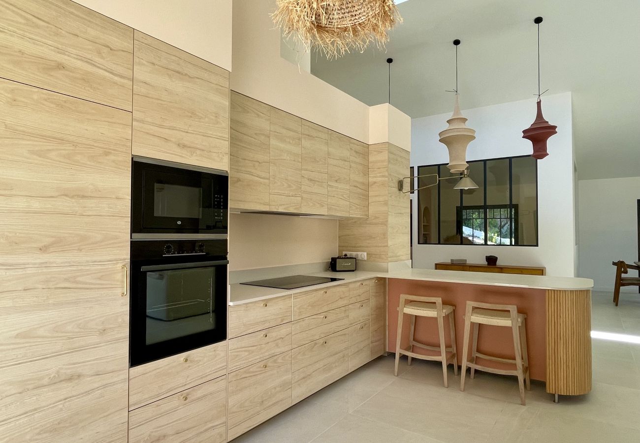 Villa in Lacanau - 🌲 Exceptional villa with pool & forest view 🏡