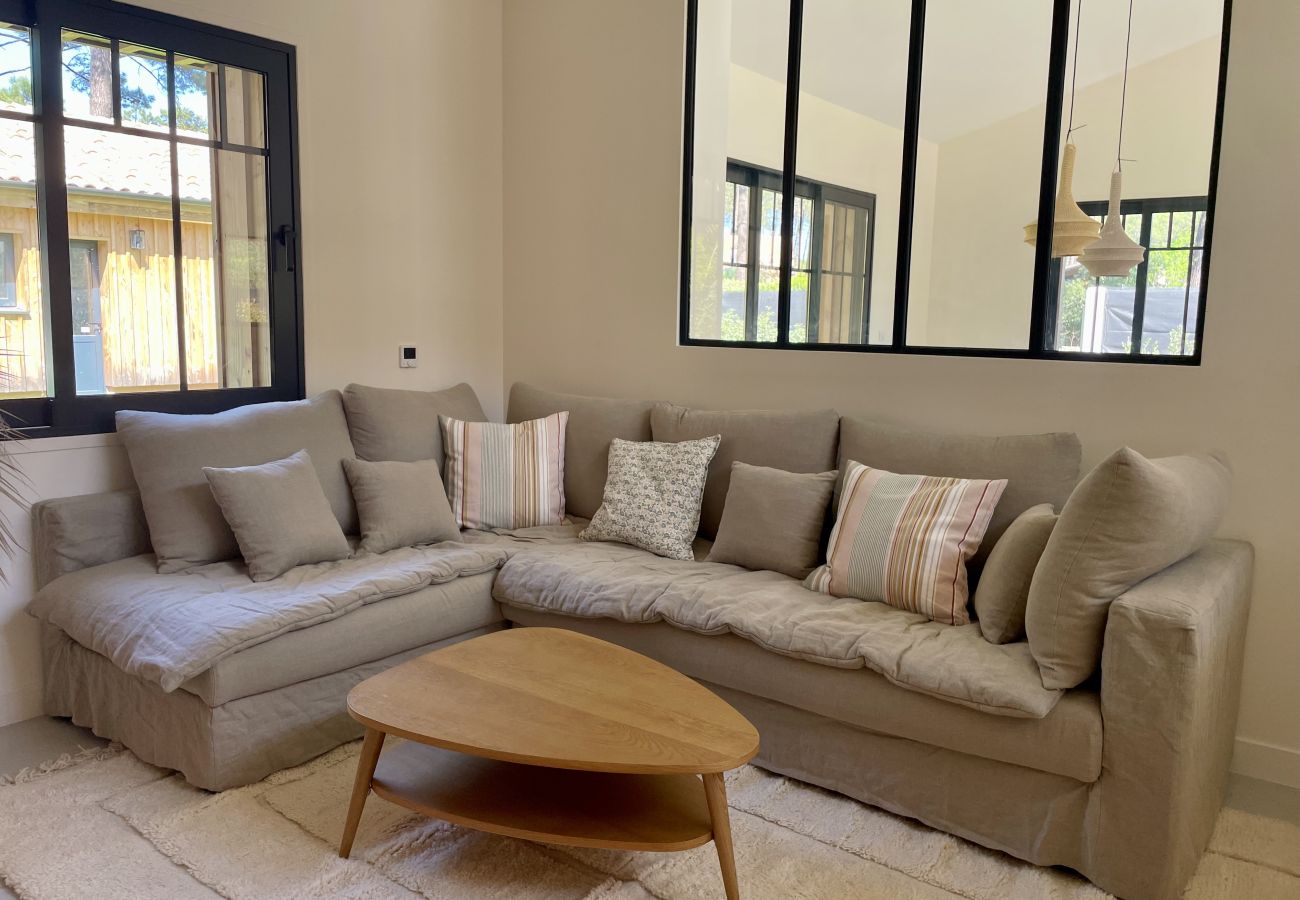 Villa in Lacanau - 🌲 Exceptional villa with pool & forest view 🏡