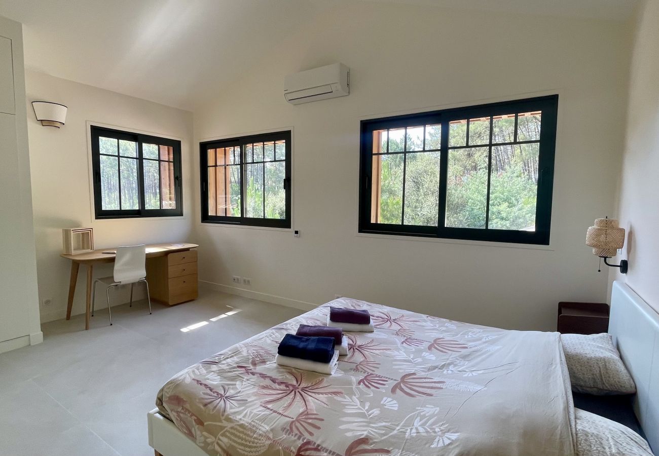 Villa in Lacanau - 🌲 Exceptional villa with pool & forest view 🏡