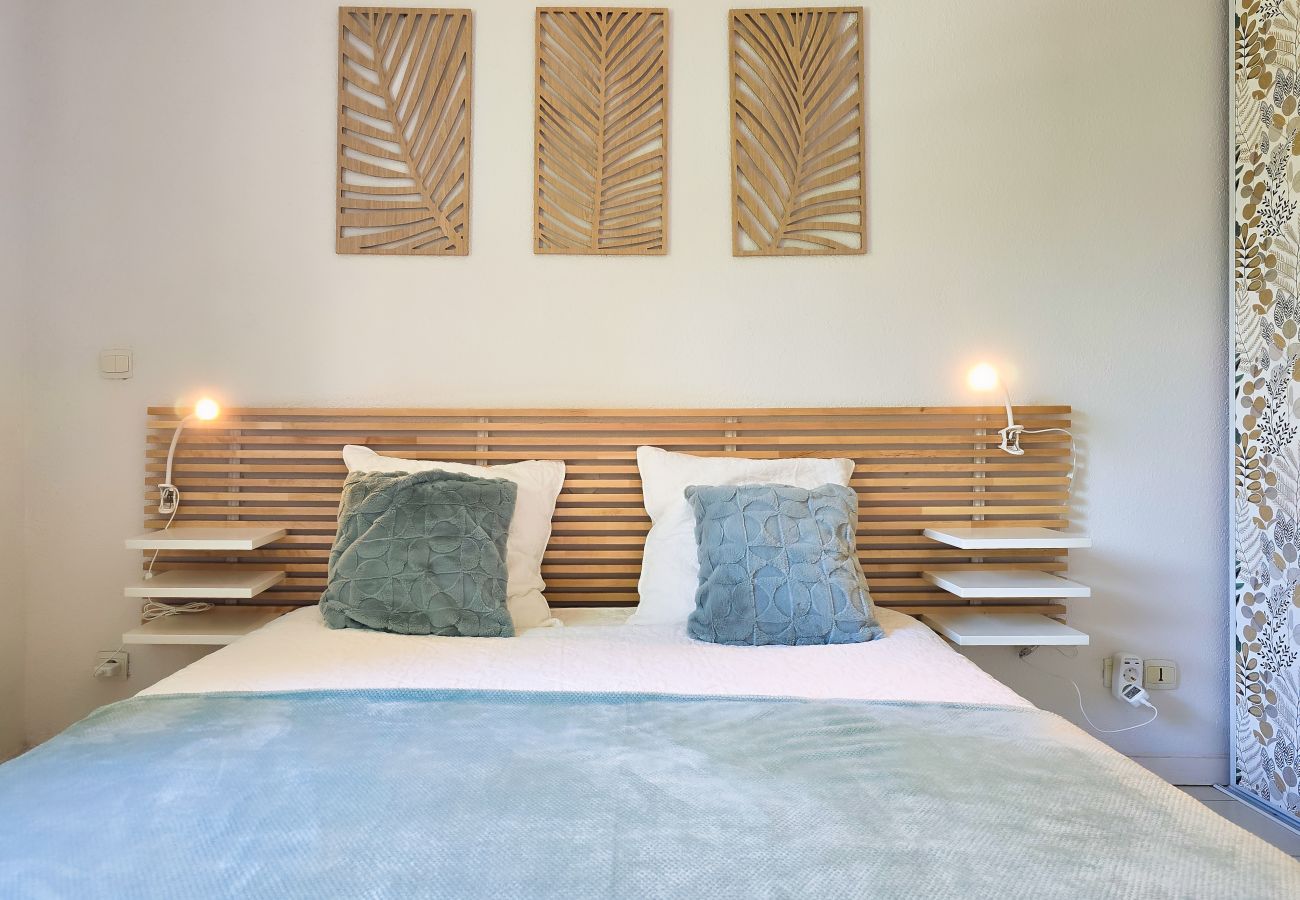 House in Lacanau - 🌿 Renovated house with pool & terrace in the pine forest – Marina Talaris, Lacanau 🦩