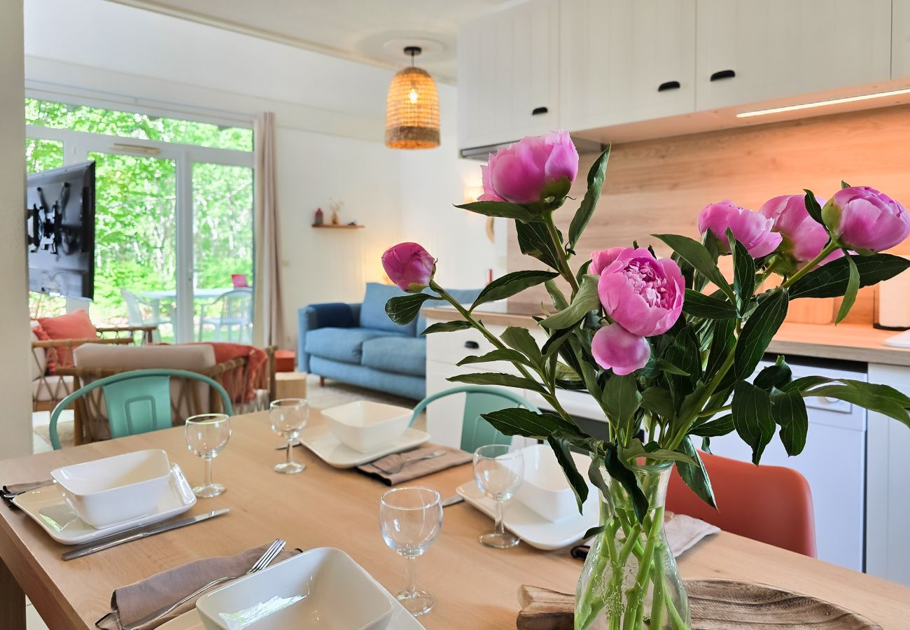 House in Lacanau - 🌿 Renovated house with pool & terrace in the pine forest – Marina Talaris, Lacanau 🦩