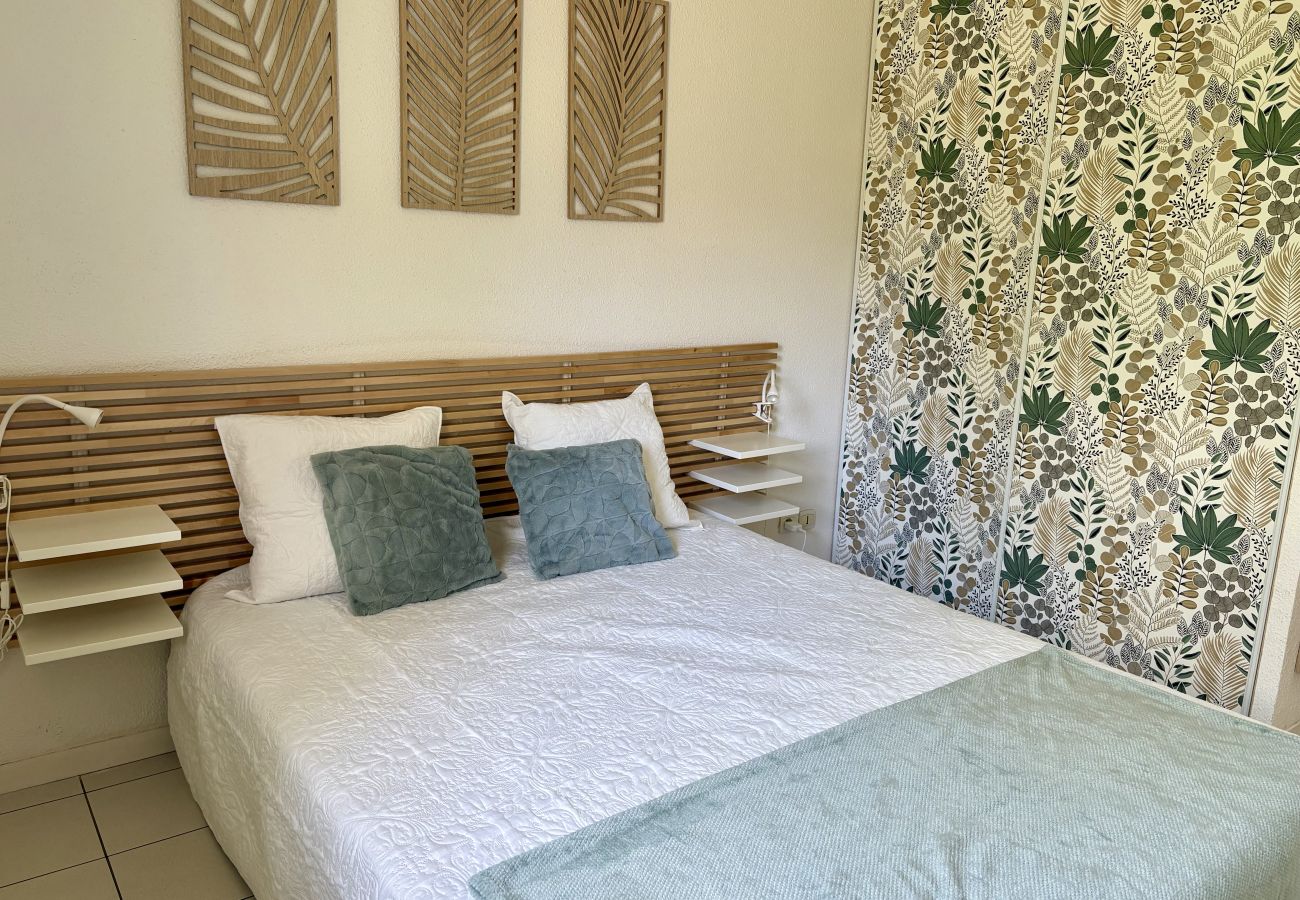 House in Lacanau - 🌿 Renovated house with pool & terrace in the pine forest – Marina Talaris, Lacanau 🦩