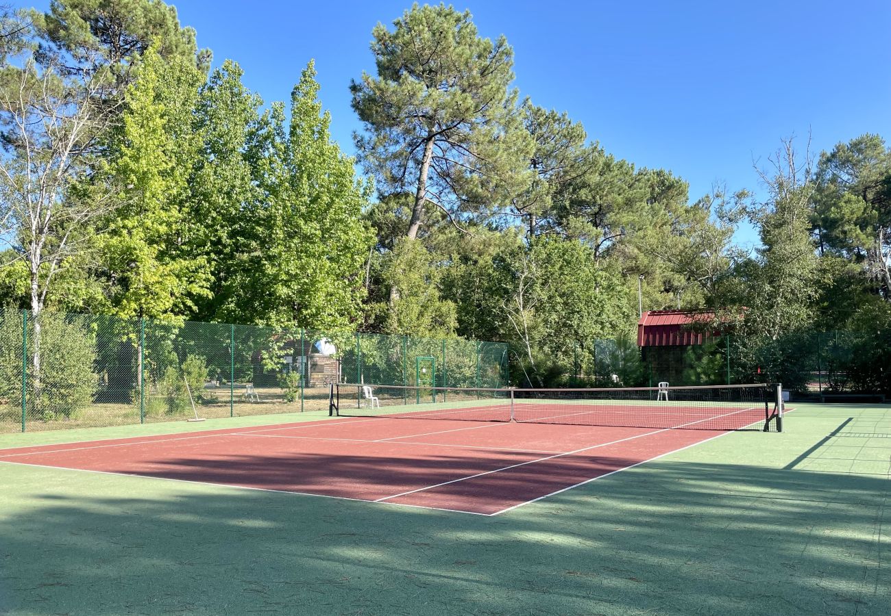 House in Lacanau - 🌿 Renovated house with pool & terrace in the pine forest – Marina Talaris, Lacanau 🦩