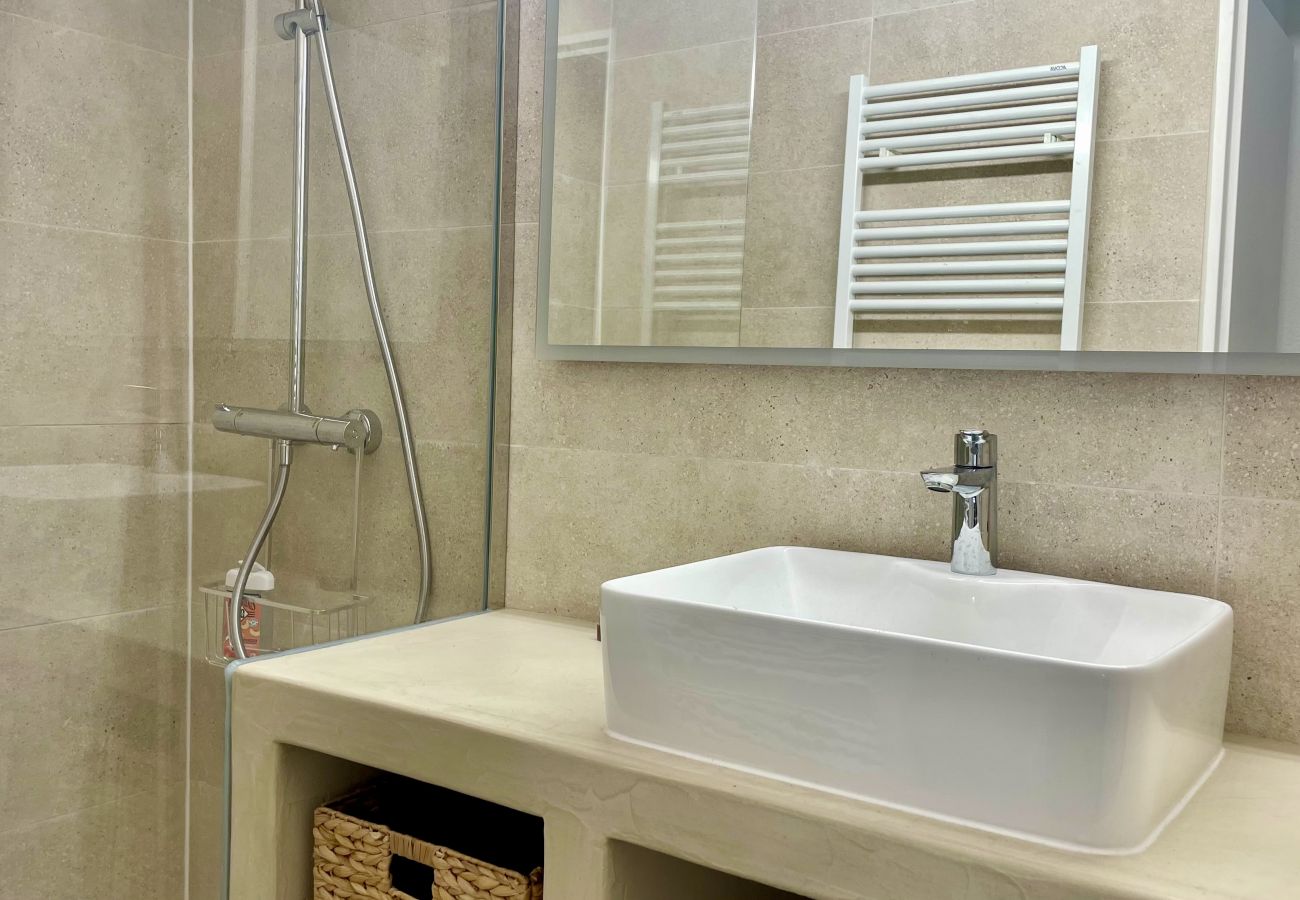 Terraced House in Lacanau - Small house with private garden & pool