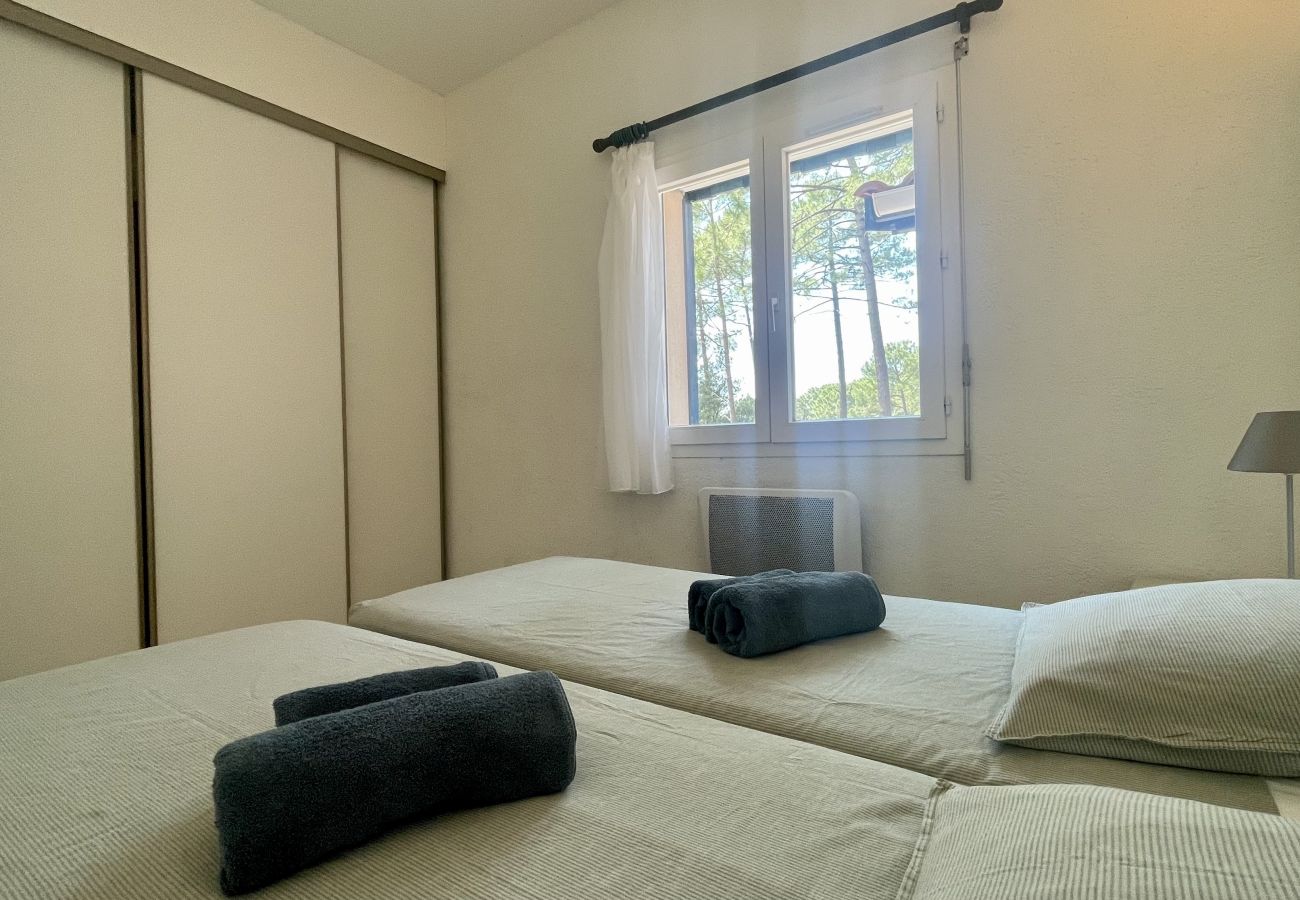 House in Lacanau - House with pool in the heart of the pine forest