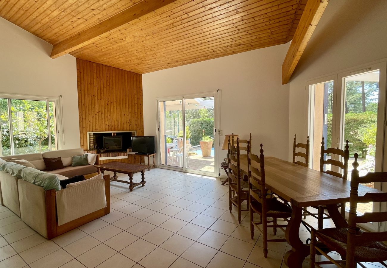 House in Lacanau - House with pool in the heart of the pine forest