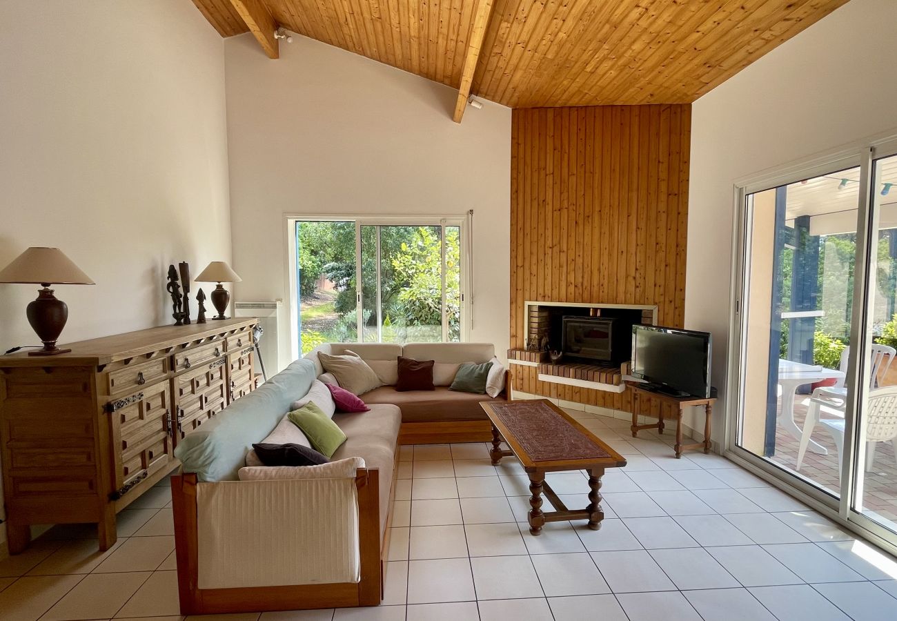House in Lacanau - House with pool in the heart of the pine forest