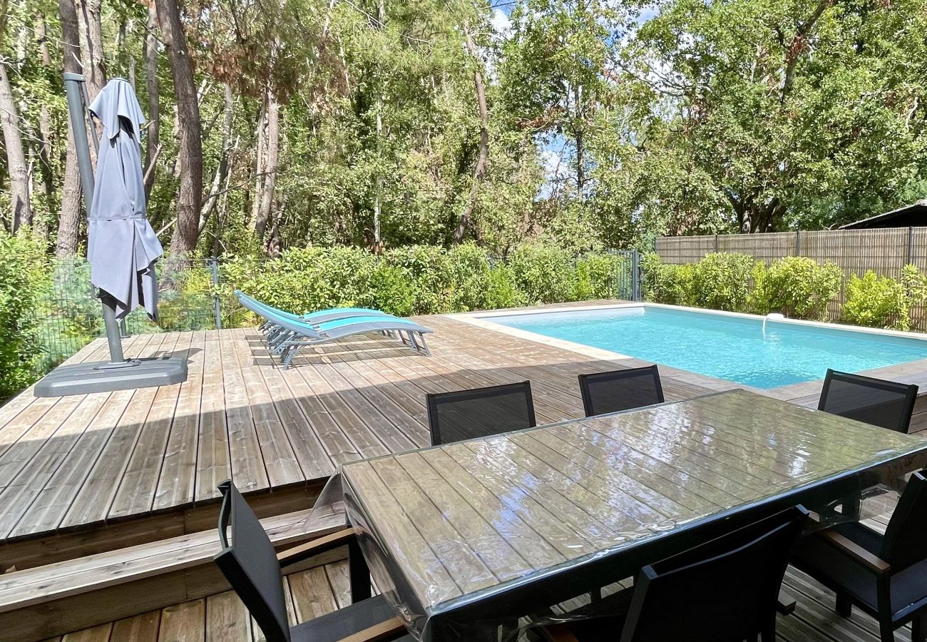 Casa en Lacanau - Casa de madera moderna con piscina y acceso al bosque