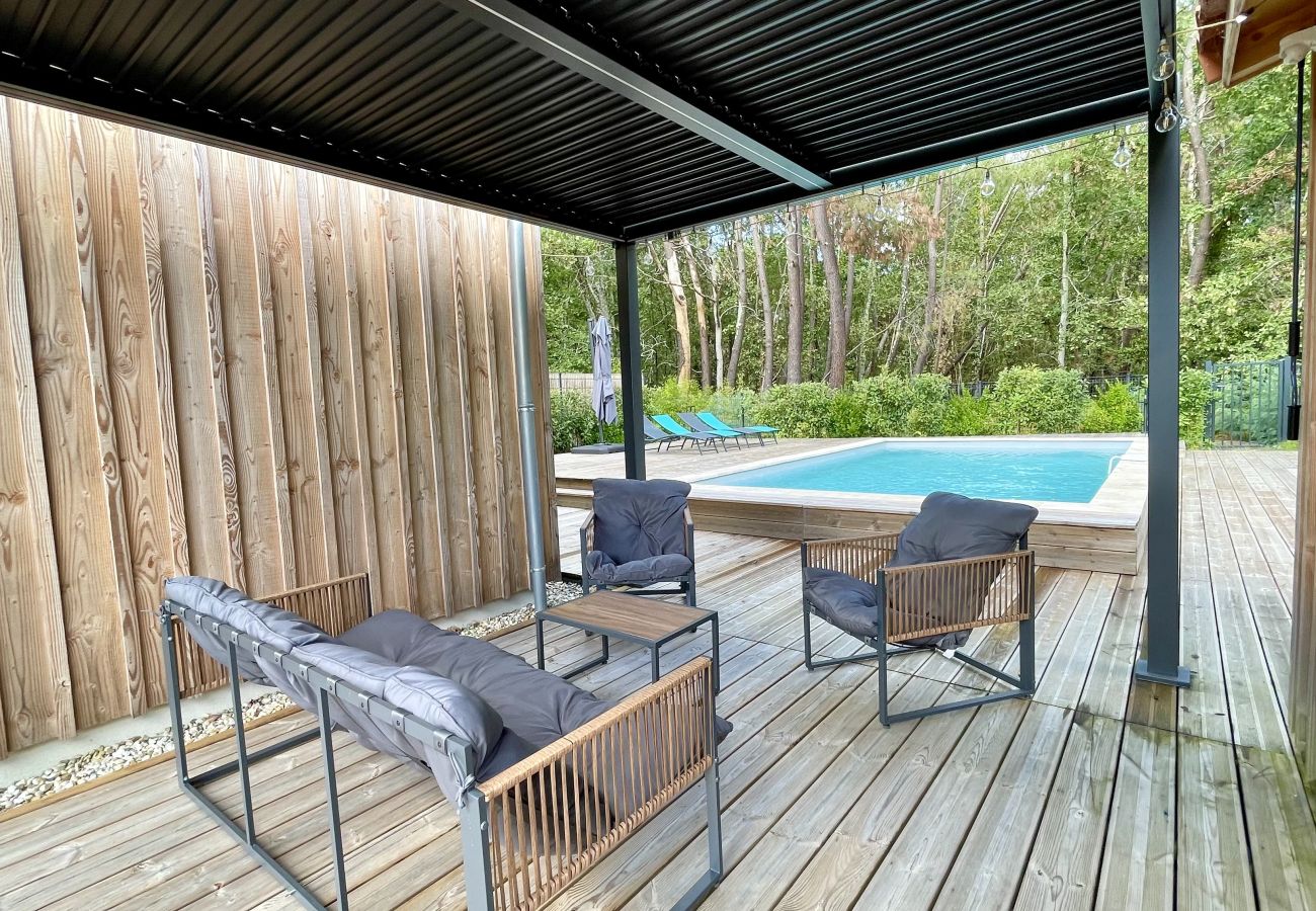 Casa en Lacanau - Casa de madera moderna con piscina y acceso al bosque