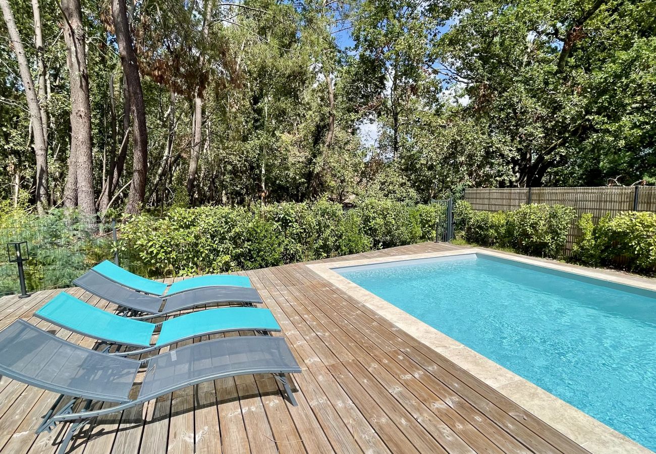 Casa en Lacanau - Casa de madera moderna con piscina y acceso al bosque
