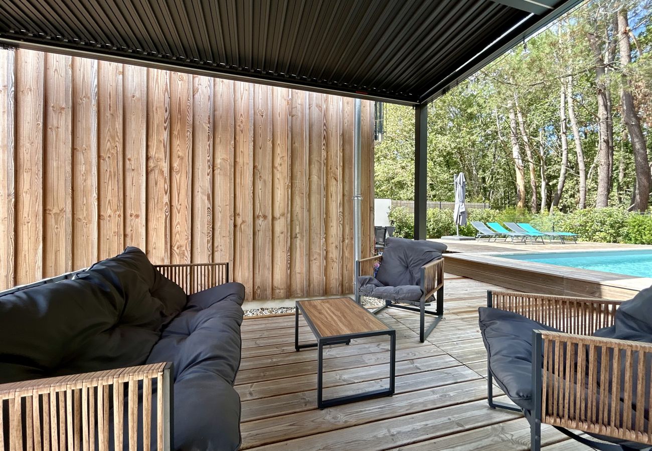 Casa en Lacanau - Casa de madera moderna con piscina y acceso al bosque