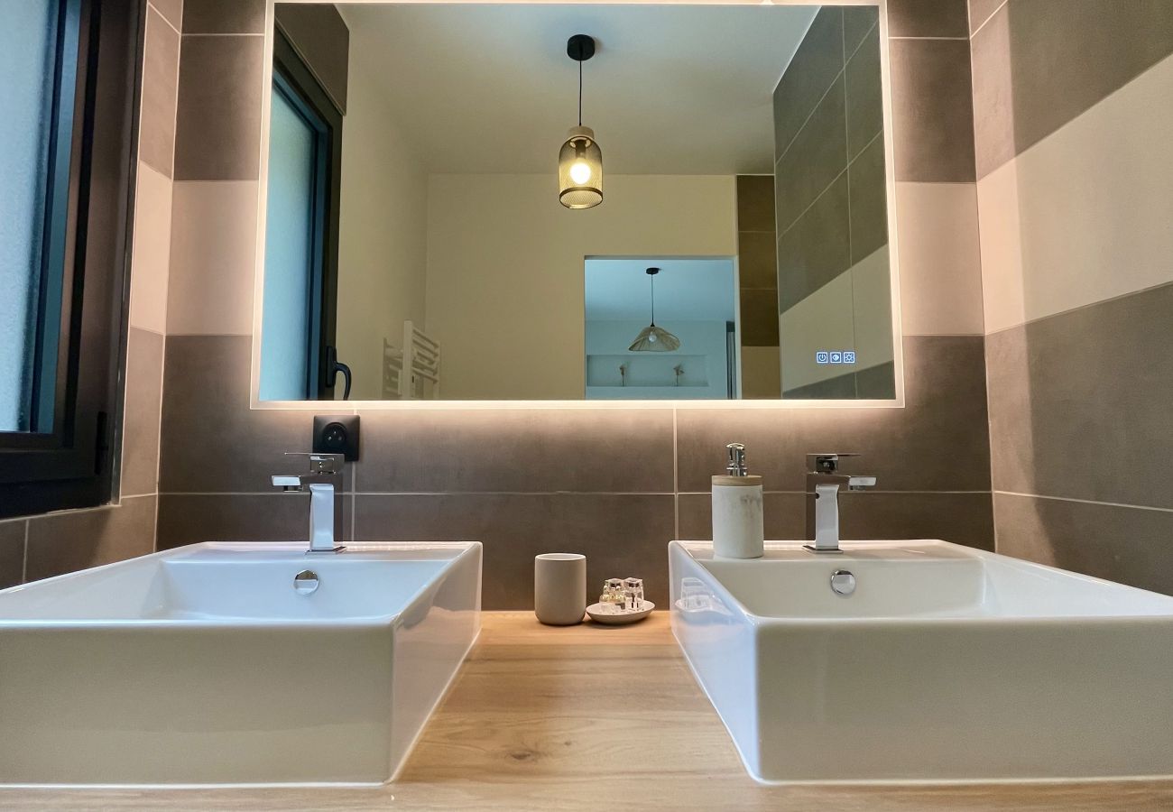 Casa en Lacanau - Casa de madera moderna con piscina y acceso al bosque