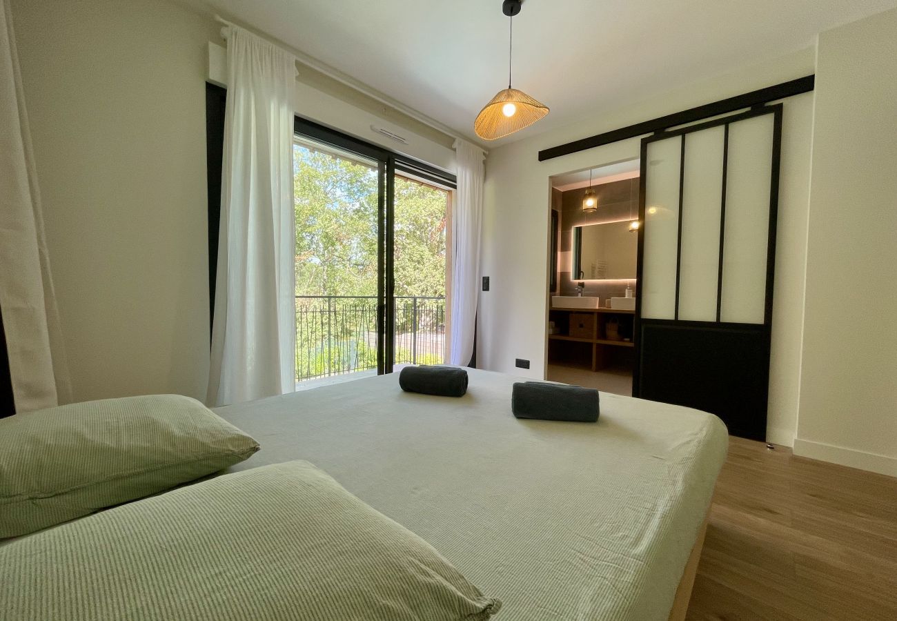 Casa en Lacanau - Casa de madera moderna con piscina y acceso al bosque