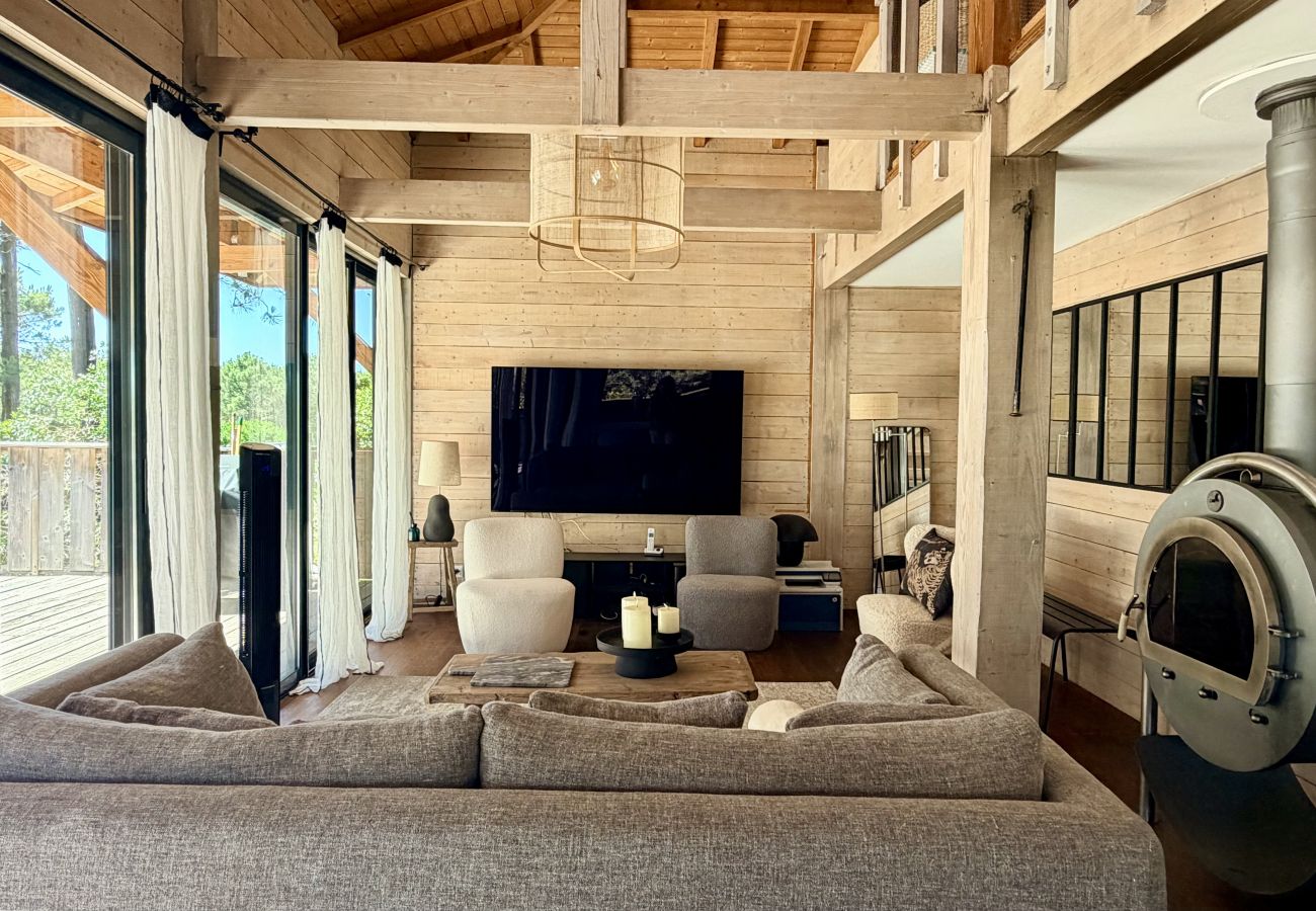 Casa en Lacanau - Villa de madera con terraza al pinar
