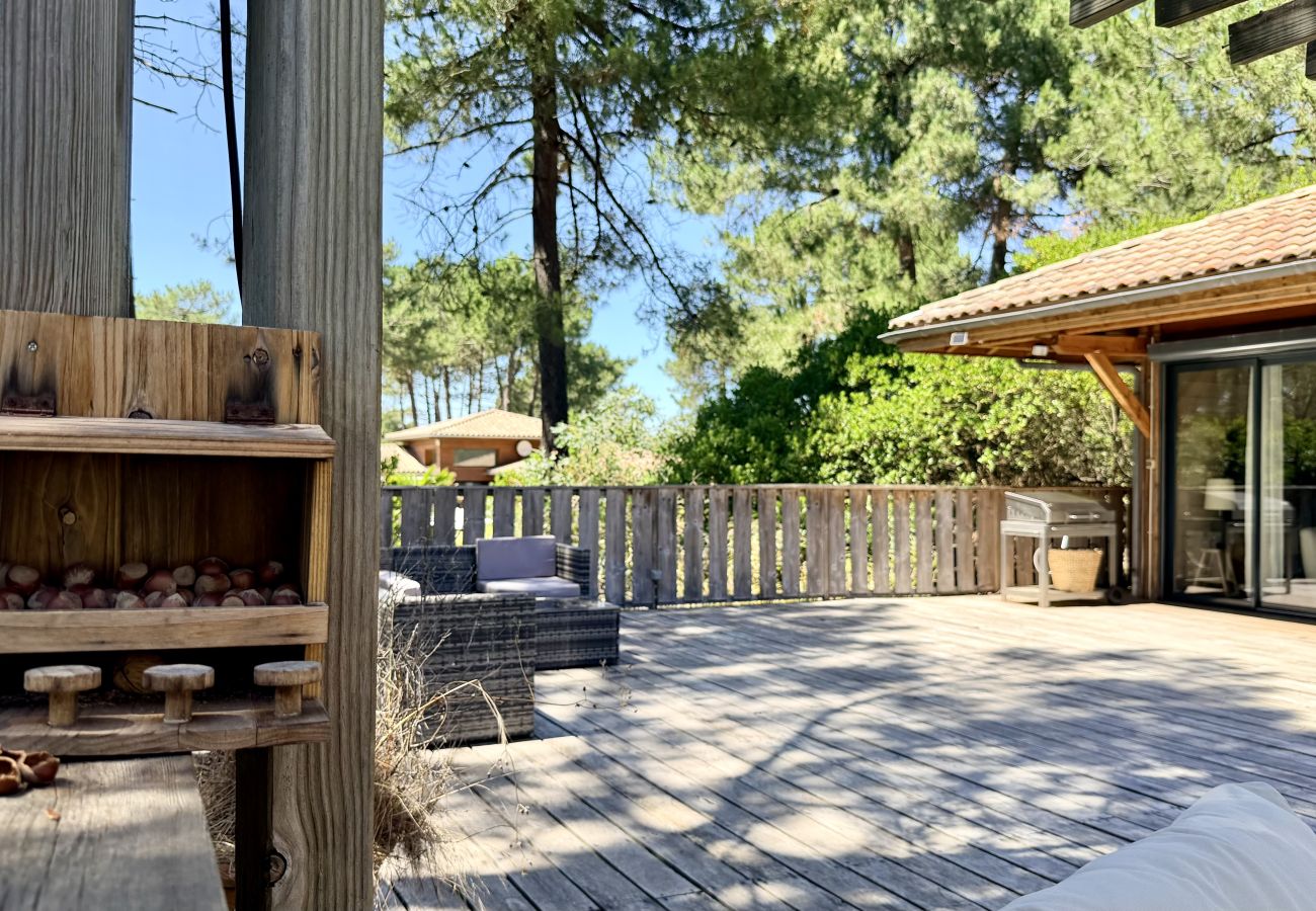 Casa en Lacanau - Villa de madera con terraza al pinar