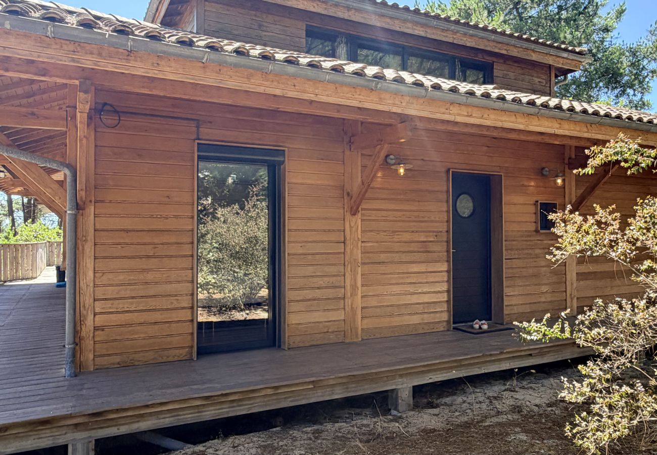 Casa en Lacanau - Villa de madera con terraza al pinar