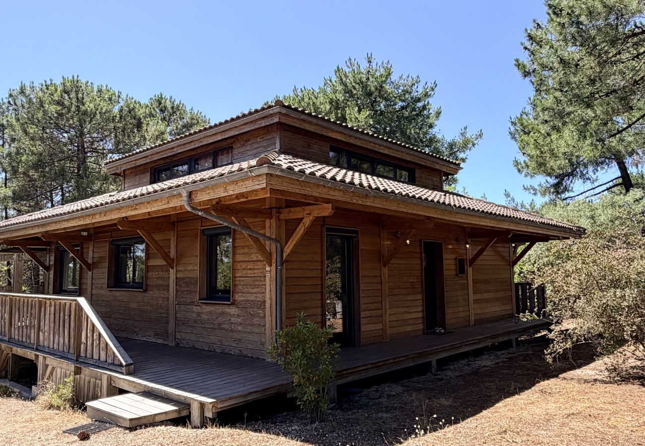 Casa en Lacanau - Villa de madera con terraza al pinar
