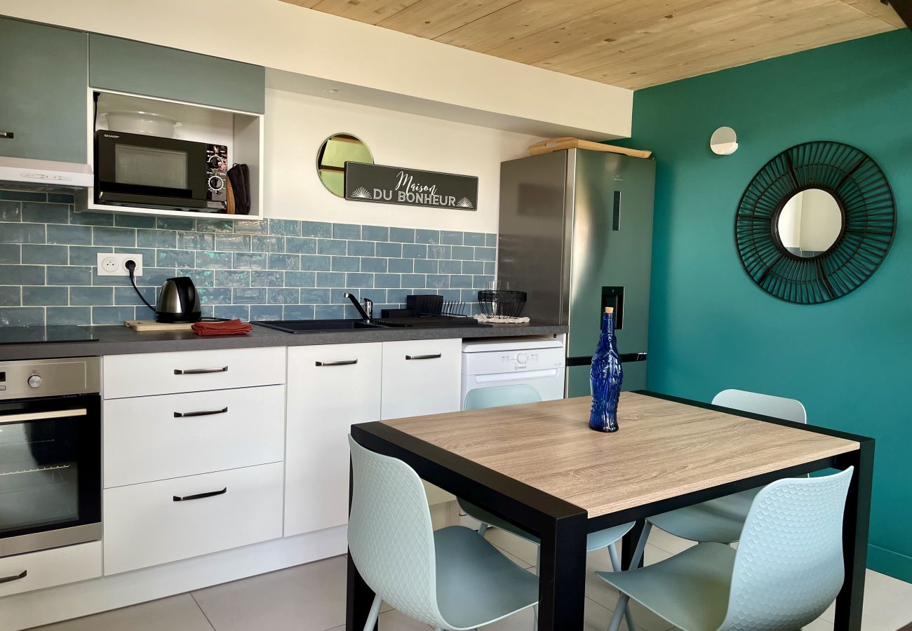 Maison mitoyenne à Lacanau - Havre de paix avec extérieur en plein centre 