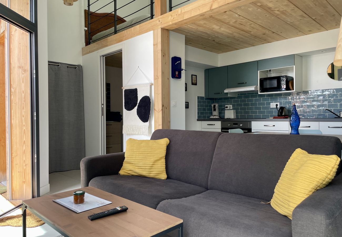 Maison mitoyenne à Lacanau - Havre de paix avec extérieur en plein centre 