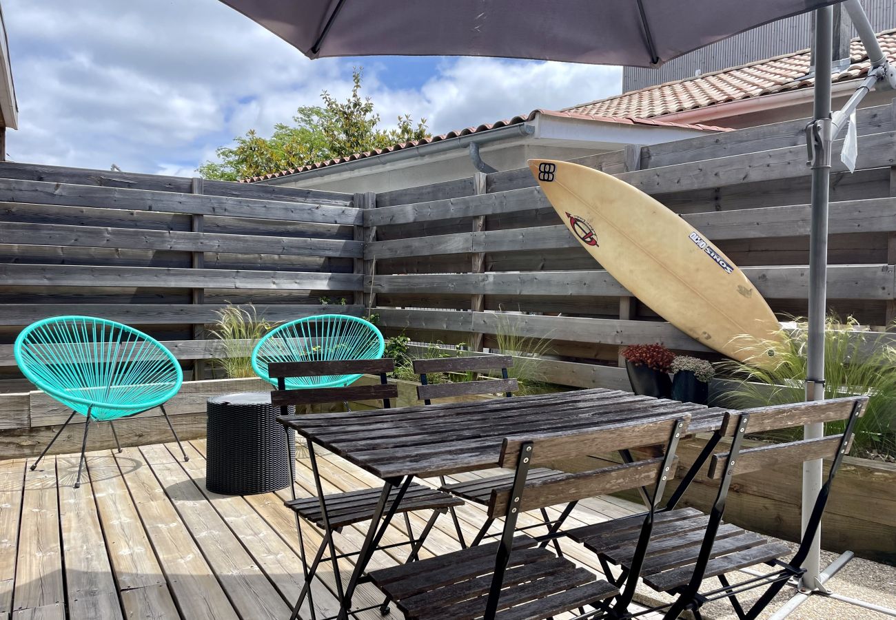 Maison mitoyenne à Lacanau - Havre de paix avec extérieur en plein centre 