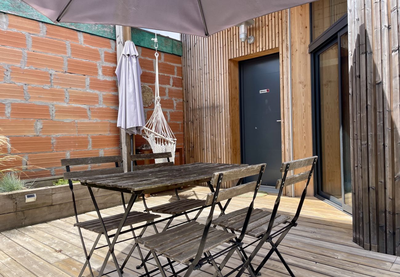 Maison mitoyenne à Lacanau - Havre de paix avec extérieur en plein centre 