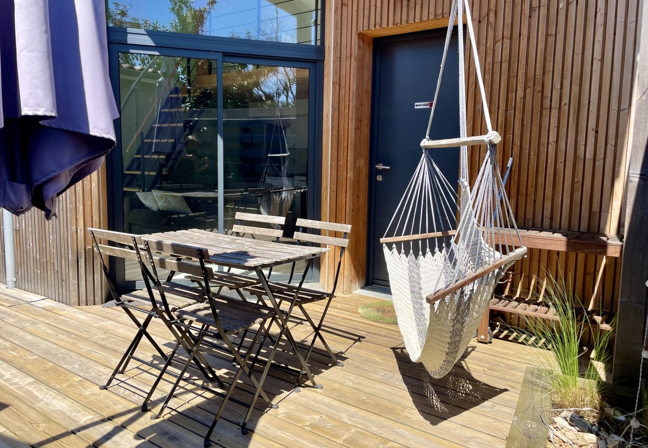 Maison mitoyenne à Lacanau - Loft neuf et lumineux avec extérieur 