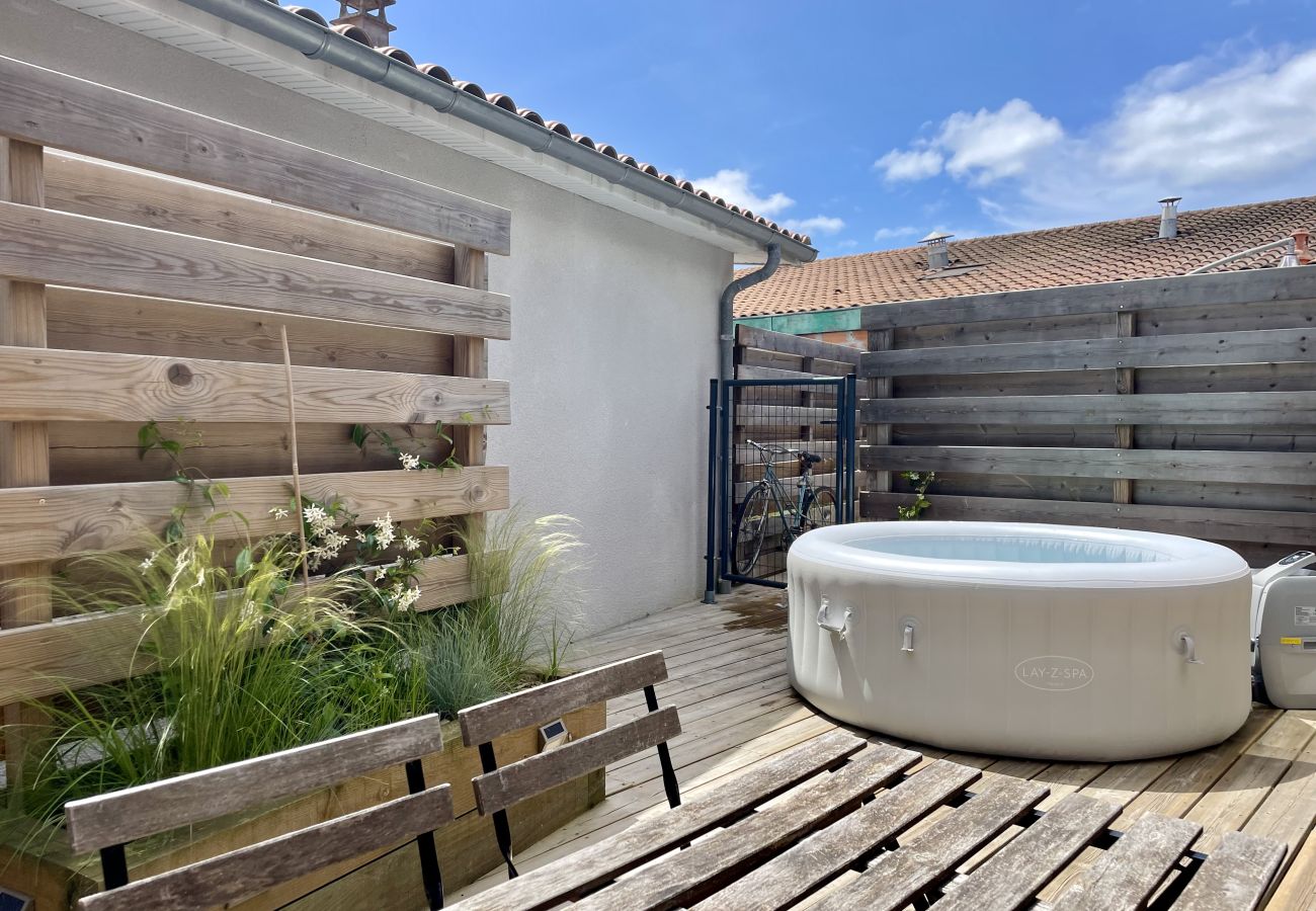 Maison mitoyenne à Lacanau - Loft neuf et lumineux avec extérieur 