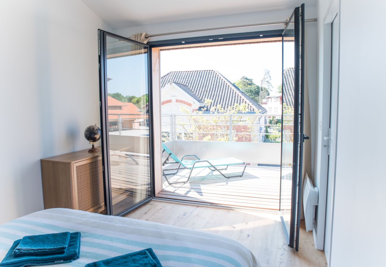Appartement à Lacanau - Superbe Logement avec Terrasse perché en ville 