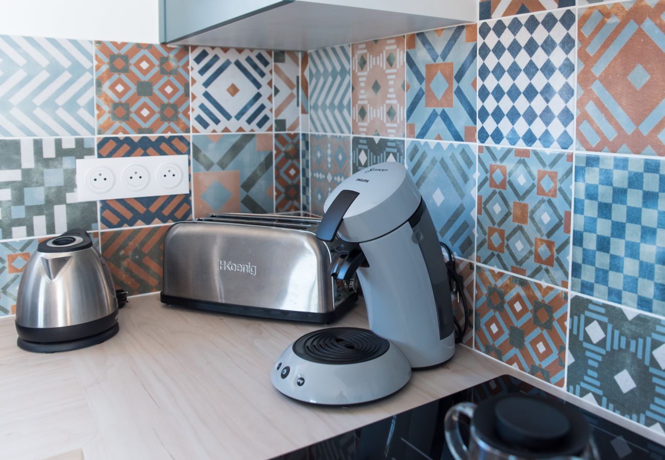 Appartement à Lacanau - Superbe Logement avec Terrasse perché en ville 