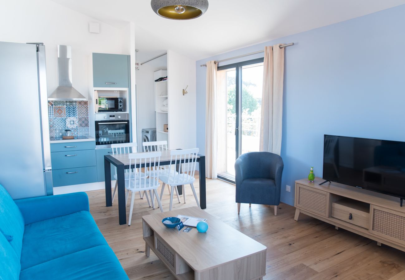 Appartement à Lacanau - Superbe Logement avec Terrasse perché en ville 