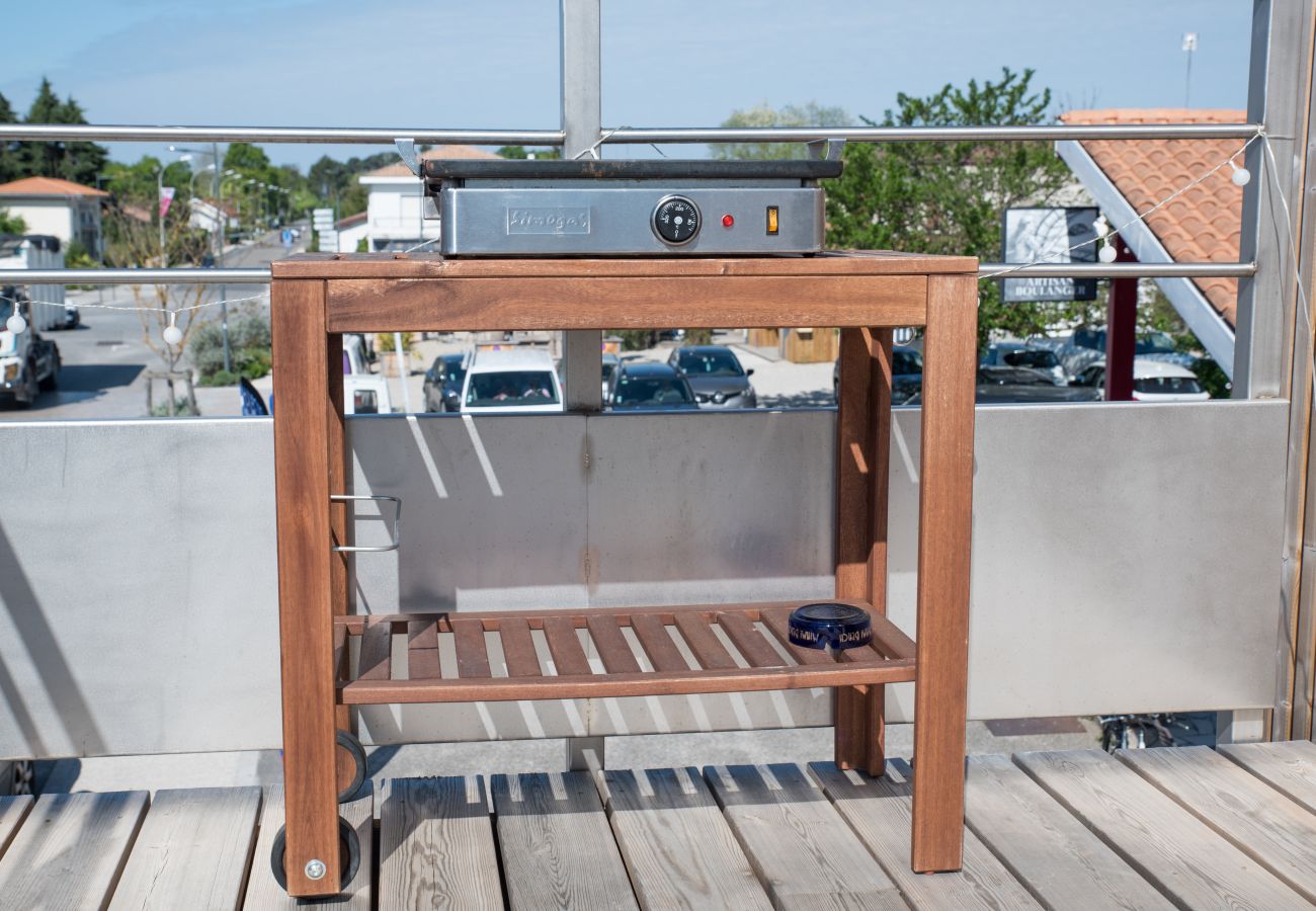 Appartement à Lacanau - Superbe Logement avec Terrasse perché en ville 